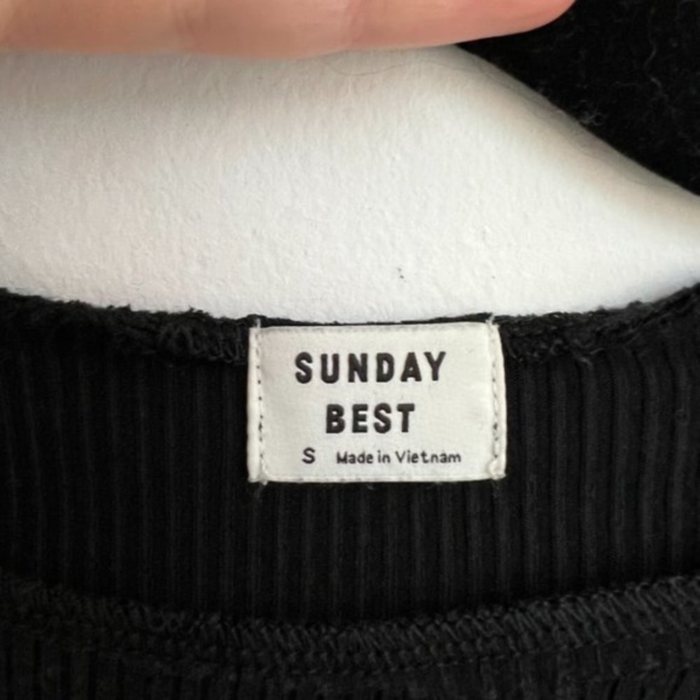 Aritzia Sunday Best Black Cropped Tee - Picture 2 of 4
